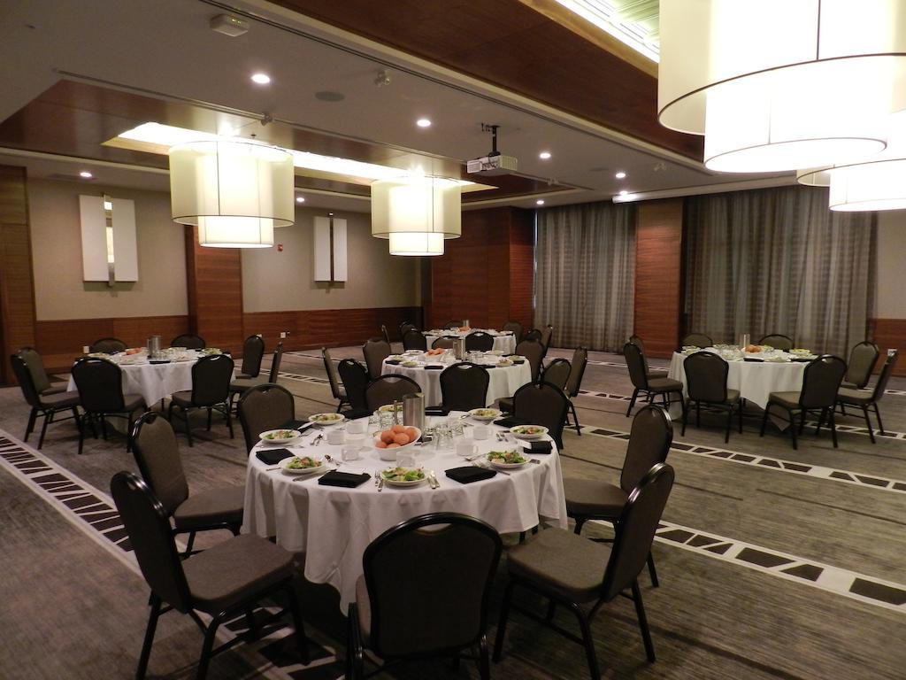 Radisson Hotel & Conference Centre Calgary Airport Eksteriør billede