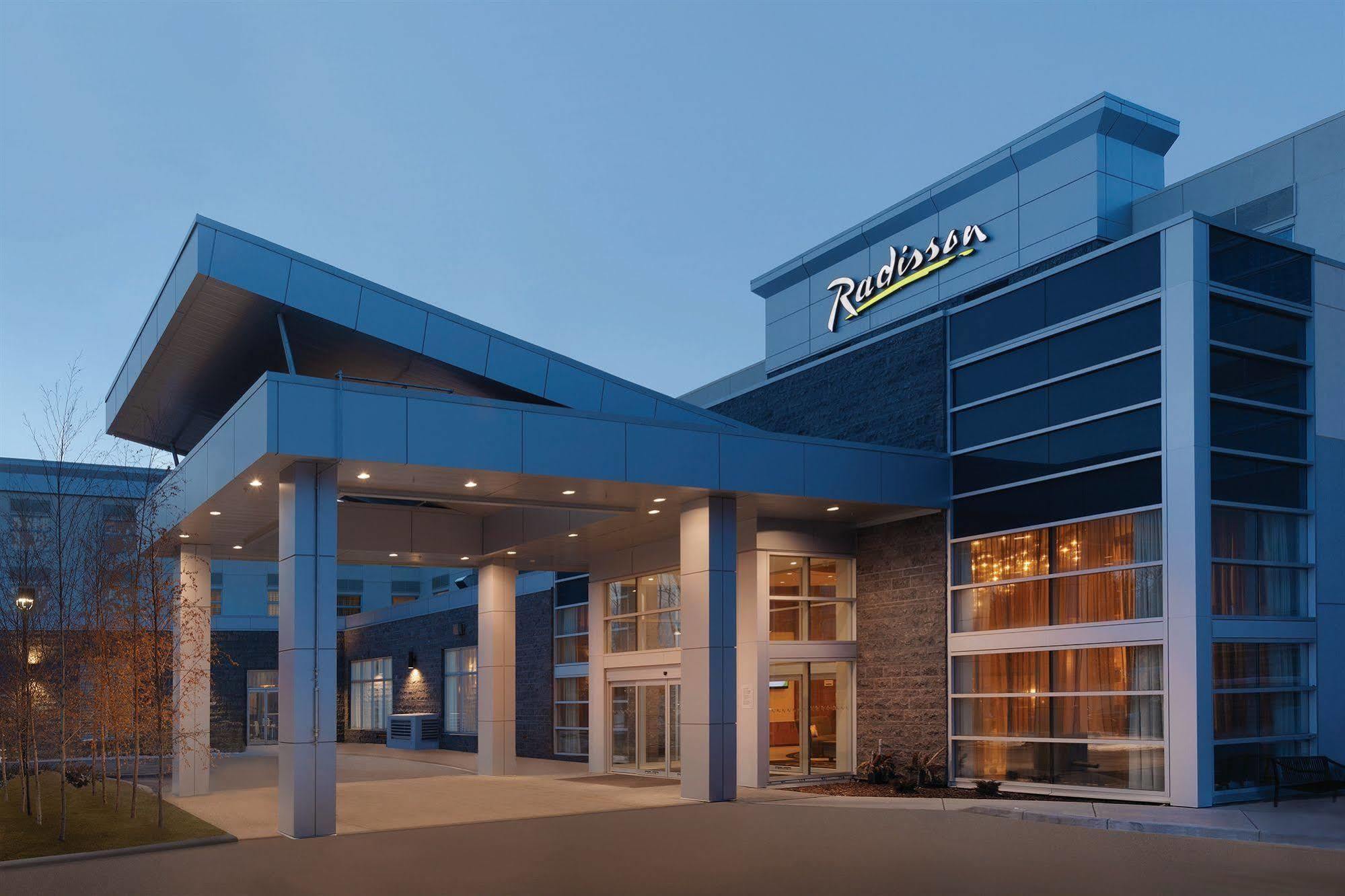 Radisson Hotel & Conference Centre Calgary Airport Eksteriør billede
